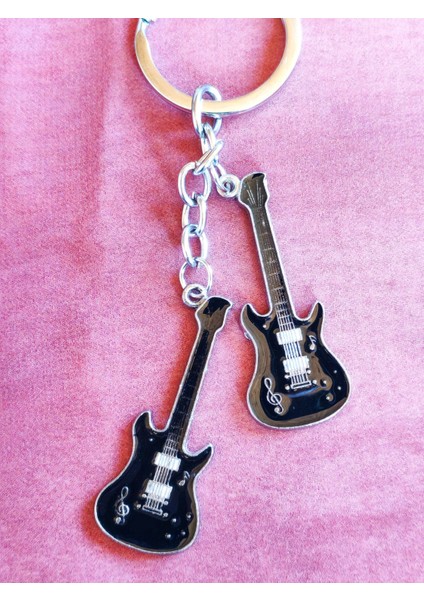 Siyah Iki Gitarlı Metal Anahtarlık fırsatları