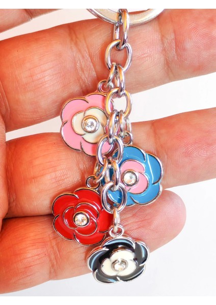 Renkli Güllerden Oluşan Metal Anahtarlık