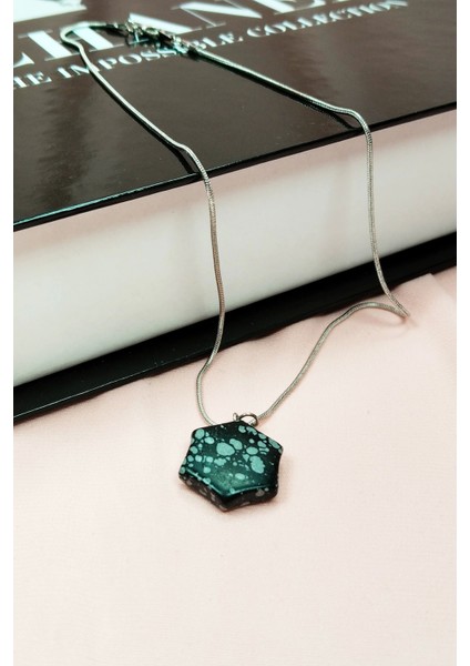 Obsidyen Doğal Taşı Zincirli El Yapımı Kolye Uç: 2 cm Zincir: 20 cm Kutulu fiyatları