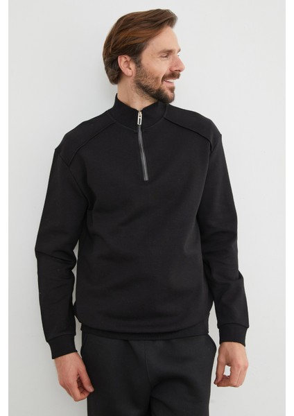 Dik Yaka Yarım Fermuarlı Sweatshirt