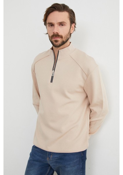 Dik Yaka Yarım Fermuarlı Sweatshirt