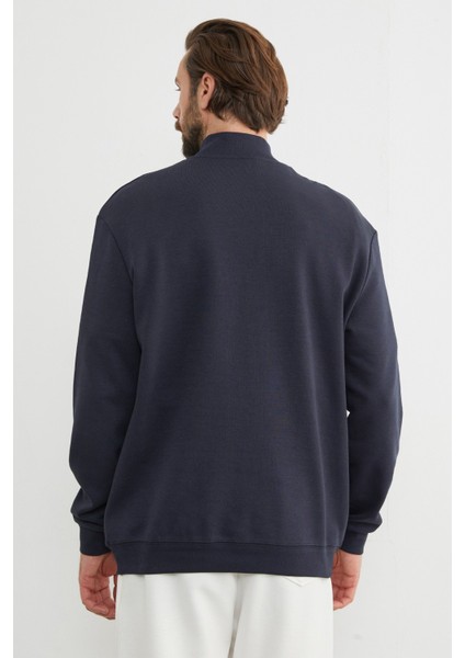 Dik Yaka Yarım Fermuarlı Sweatshirt