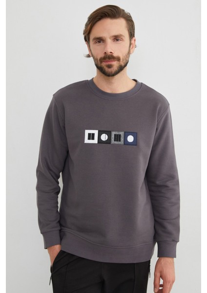 3 Iplik Nakışlı Bisiklet Yaka Sweatshirt