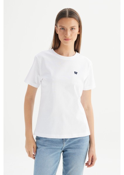 %100 Pamuk Regular Fit Normal Kesim Bisiklet Yaka Patch Logo Beyaz Tişört