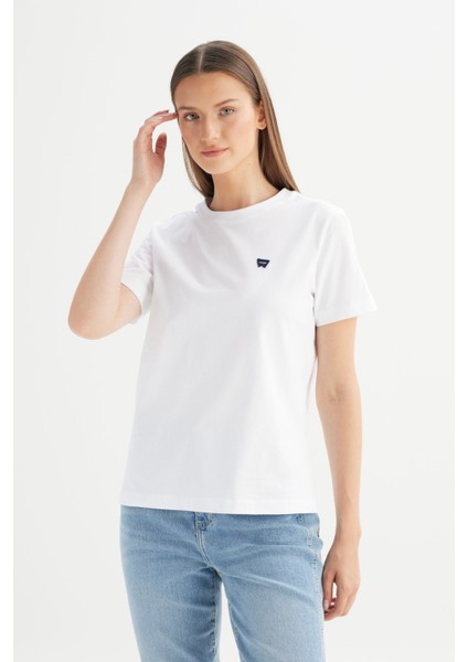 %100 Pamuk Regular Fit Normal Kesim Bisiklet Yaka Patch Logo Beyaz Tişört modelleri