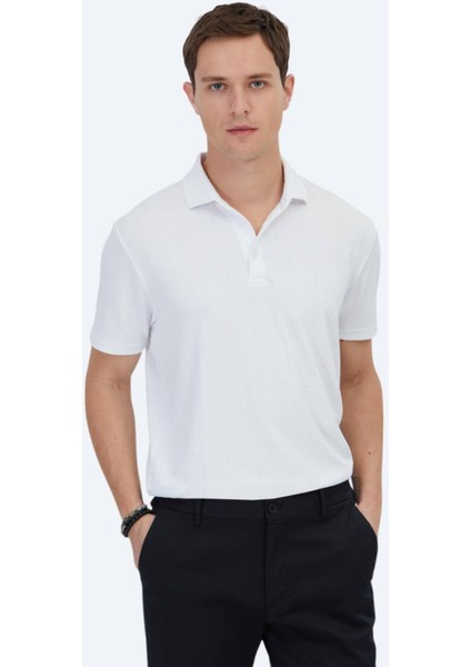 Beyaz Jakarlı Polo Yaka T-Shirt