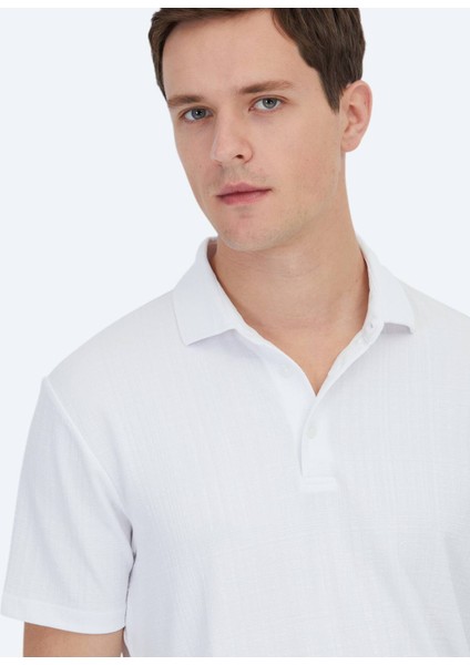 Beyaz Jakarlı Polo Yaka T-Shirt