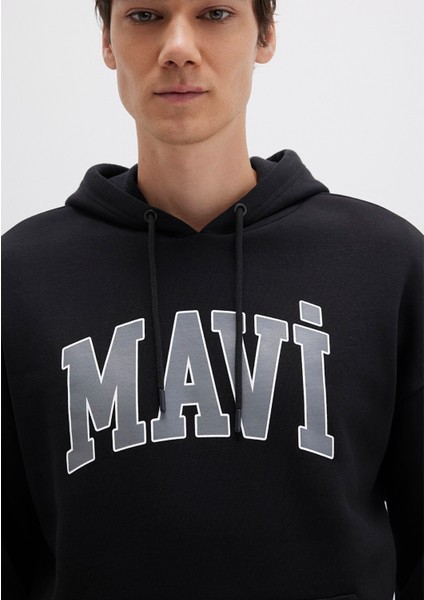 Mavi Logo Baskılı Kapüşonlu Siyah Sweatshirt 067149-902