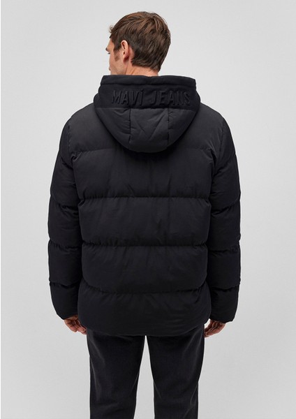 Erkek Siyah Kapüşonlu Orta Kalınlıkta Şişme Mont – Regular Fit, Fermuarlı Cepli Kışlık Dış Giyim