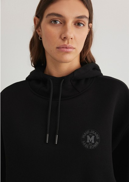 Mavi Patch Logo Kapüşonlu Siyah Crop Sweatshirt 1S10305-900