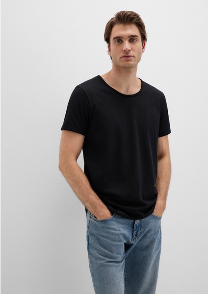 Yaka Detaylı Siyah Tişört 064019-20933