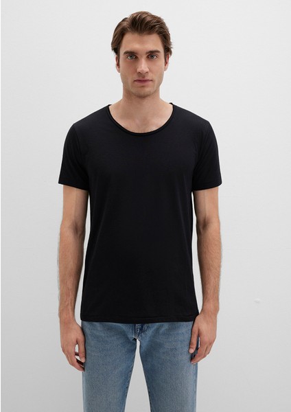 Yaka Detaylı Siyah Tişört 064019-20933
