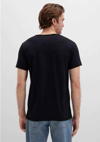 Yaka Detaylı Siyah Tişört 064019-20933