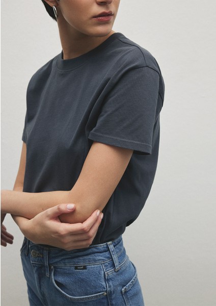 Biskilet Yaka Lacivert Basic Tişört 1600955-70726