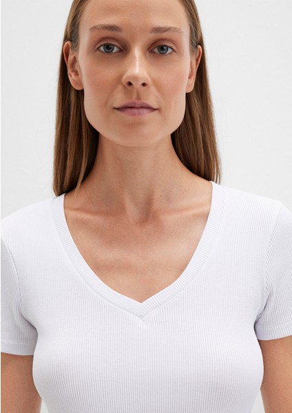 Beyaz Basic V Yaka Tişört 1601040-620