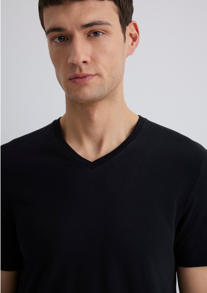 Siyah Basic V Yaka Tişört 065586-900