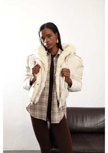 Ekru Kapüşonu Kürklü Mont D99613 modelleri