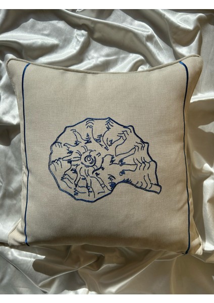 Deniz Kabuğu Nakışlı Kırlent Kılıfı