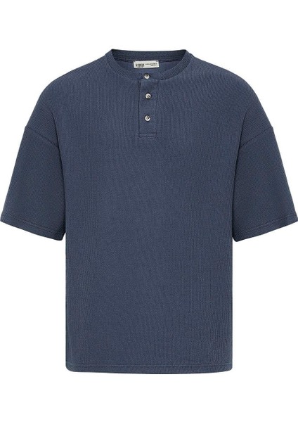 Düğmeli Yaka Oversize Tişört Petrol fiyatları