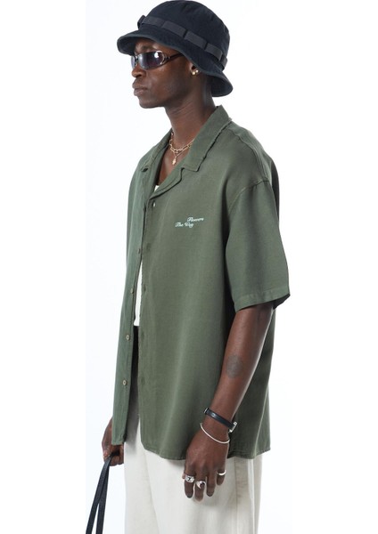 Yıkamalı Oversize Arka Baskılı Kısa Kol Cepsiz Gömlek Haki modelleri