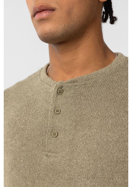 Basic Oversize Düğme Yaka Tişört Haki fırsatları