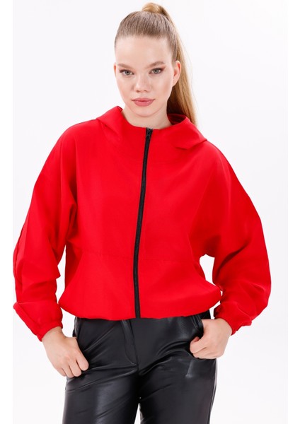 Kadın Kırmızı Kapüşonlu Su ve Rüzgar Geçirmez Astarlı Oversize Yağmurluk Y20 indirimleri