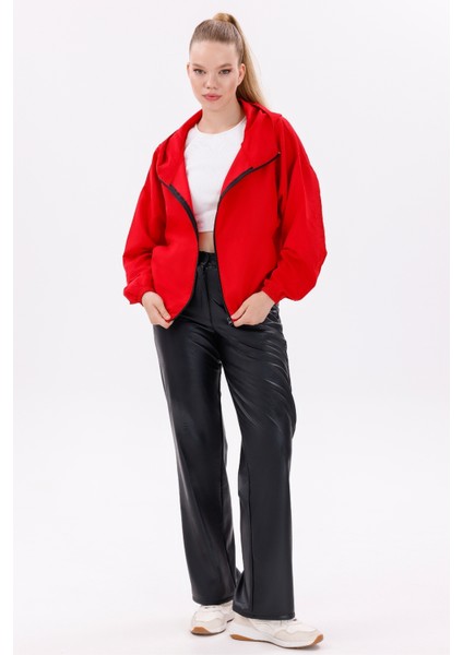 Kadın Kırmızı Kapüşonlu Su ve Rüzgar Geçirmez Astarlı Oversize Yağmurluk Y20