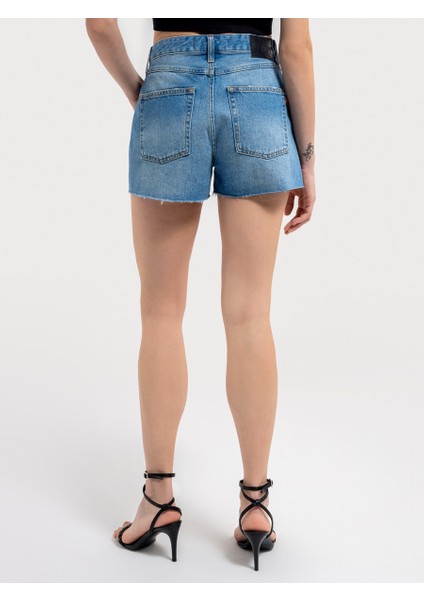 Slim Fit Kadın Şort