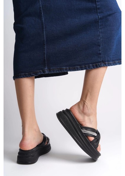 Clara Düz Topuklu Kurdele Desenli Taşlı Kalın ve Ortopedik Taban Kadın Terlik St - Siyah modelleri