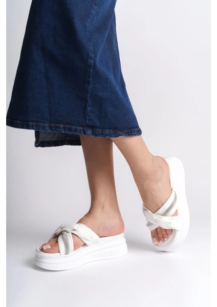 Clara Düz Topuklu Kurdele Desenli Taşlı Kalın ve Ortopedik Taban Kadın Terlik Bt - Beyaz modelleri