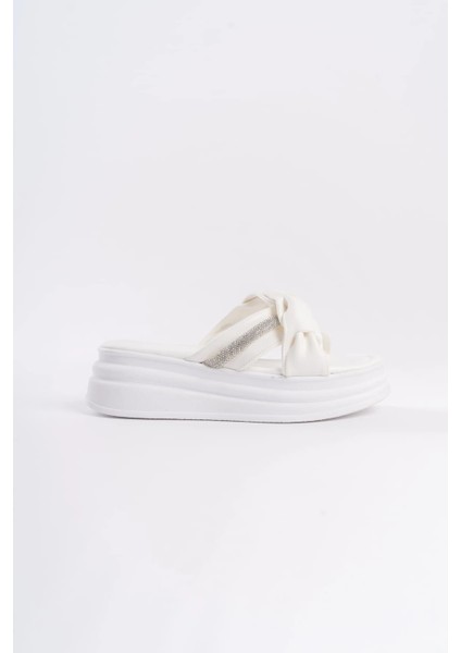 Clara Düz Topuklu Kurdele Desenli Taşlı Kalın ve Ortopedik Taban Kadın Terlik Bt - Beyaz