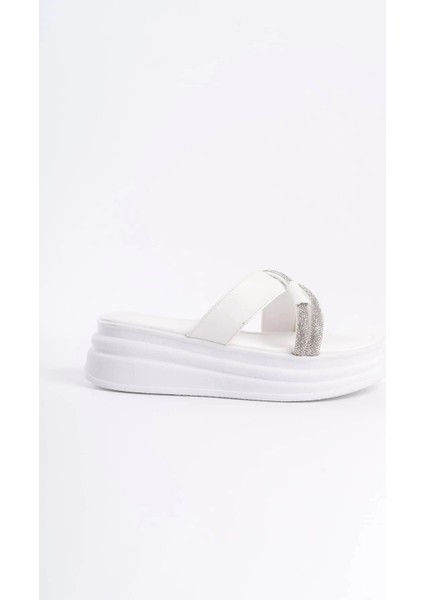 Ruby Düz Topuklu Taşlı Çapraz Şeritli Kalın ve Ortopedik Taban Kadın Terlik Bt - Beyaz