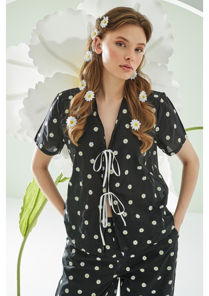 Siyah Papatya Desenli Önden Bağlamalı Pijama Takımı