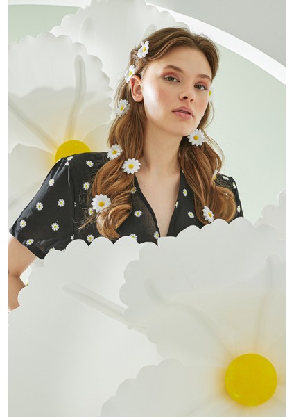 Siyah Papatya Desenli Önden Bağlamalı Pijama Takımı fırsatları