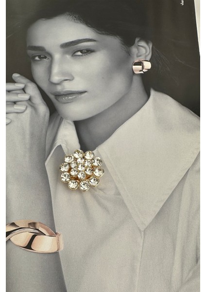 Çiçek Formunda Taş Detaylı Gömlek ve Kol Düğmesi Broş (2cm)