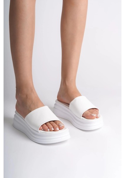 Alıce Düz Topuklu Kalın ve Ortopedik Taban Kadın Terlik Bt - Beyaz