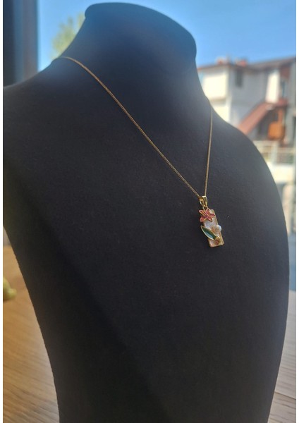 Mineli Inci Detaylı Zarif Gold Kolye – Pembe Çiçek ve Yaprak Tasarımı fiyatları