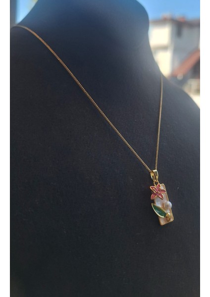 Mineli Inci Detaylı Zarif Gold Kolye – Pembe Çiçek ve Yaprak Tasarımı fırsatları