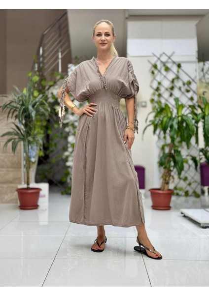 PT242500 Beli Lastikli Yaka Omuz Püsküllü Derin Yırtmaçlı Coton Elbise Vizon