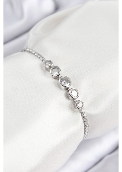 Pirinç Zirkon Taşlı Sıralı Daire Model Gümüş Renk Asansörlü Kadın Bileklik