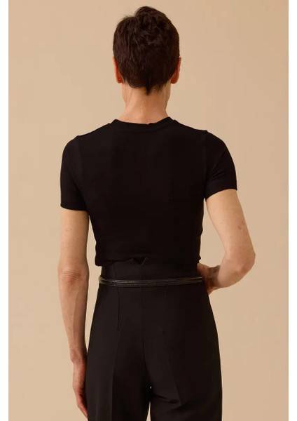 Kadın Yuvarlak Yaka Kısa Kollu Basic T-Shirt - Siyah fiyatları