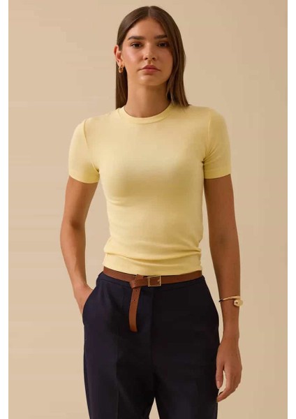 Kadın Yuvarlak Yaka Kısa Kollu Basic T-Shirt - Sarı