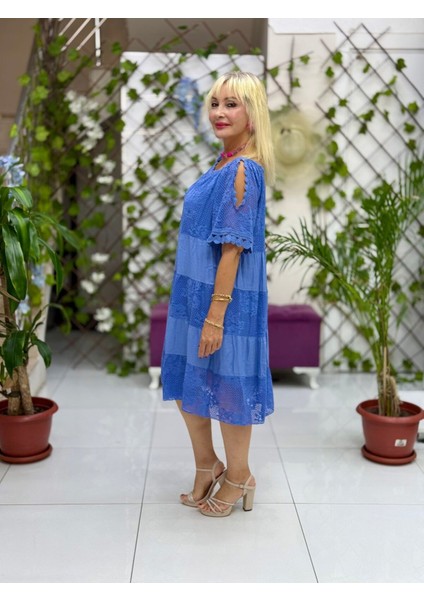 NC10453 Italyan Yarım Kol Omuz Pencereli Dantelli Coton Elbise Mavi fırsatları
