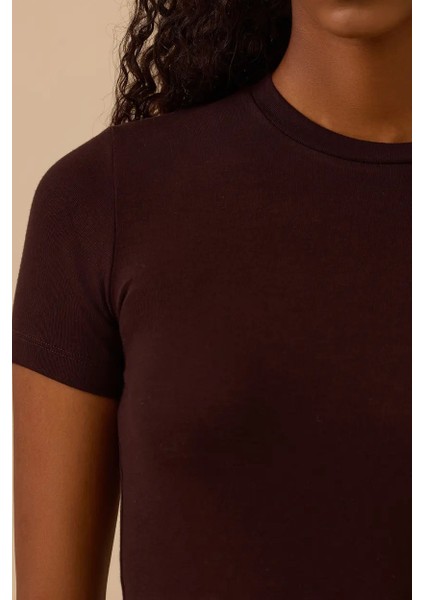 Kadın Yuvarlak Yaka Kısa Kollu Basic T-Shirt - Kahverengi fırsatları