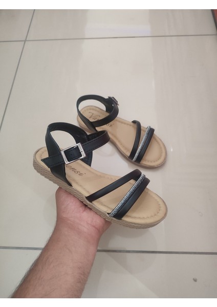 69740 Siyah Taş Detaylı Kadın Düz Taban Sandalet
