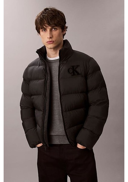 Erkek Normal Kalıp Dik Yaka Monogram Aplikeli Şişme Mont - Siyah