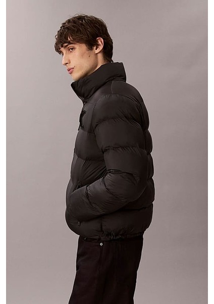 Erkek Normal Kalıp Dik Yaka Monogram Aplikeli Şişme Mont - Siyah fiyatları