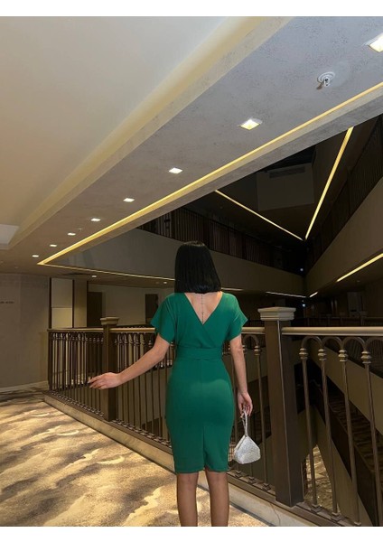 Kadın Dalgıç Krep V Yaka ve Sırt Dekolte Detaylı Elbise modelleri