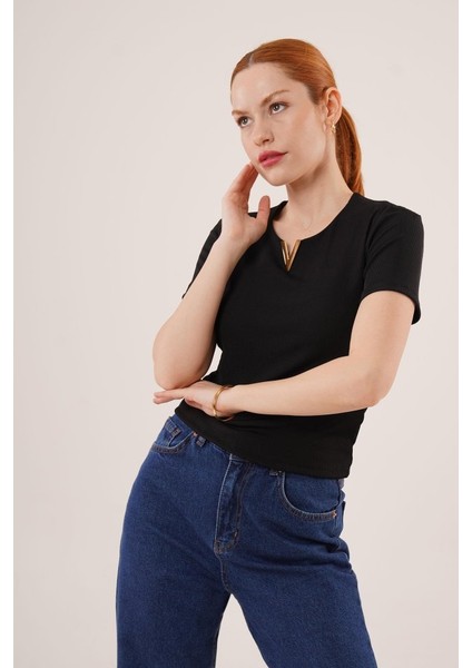 Kısa Kollu Yaka Detaylı Kaşkorse Siyah Bluz fırsatları