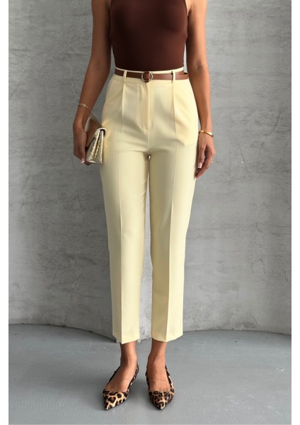 Kadın Dar Paça Pileli Kemerli Mevsimlik Kumaş Pantolon Sarı Sarı / 42 fiyatları
